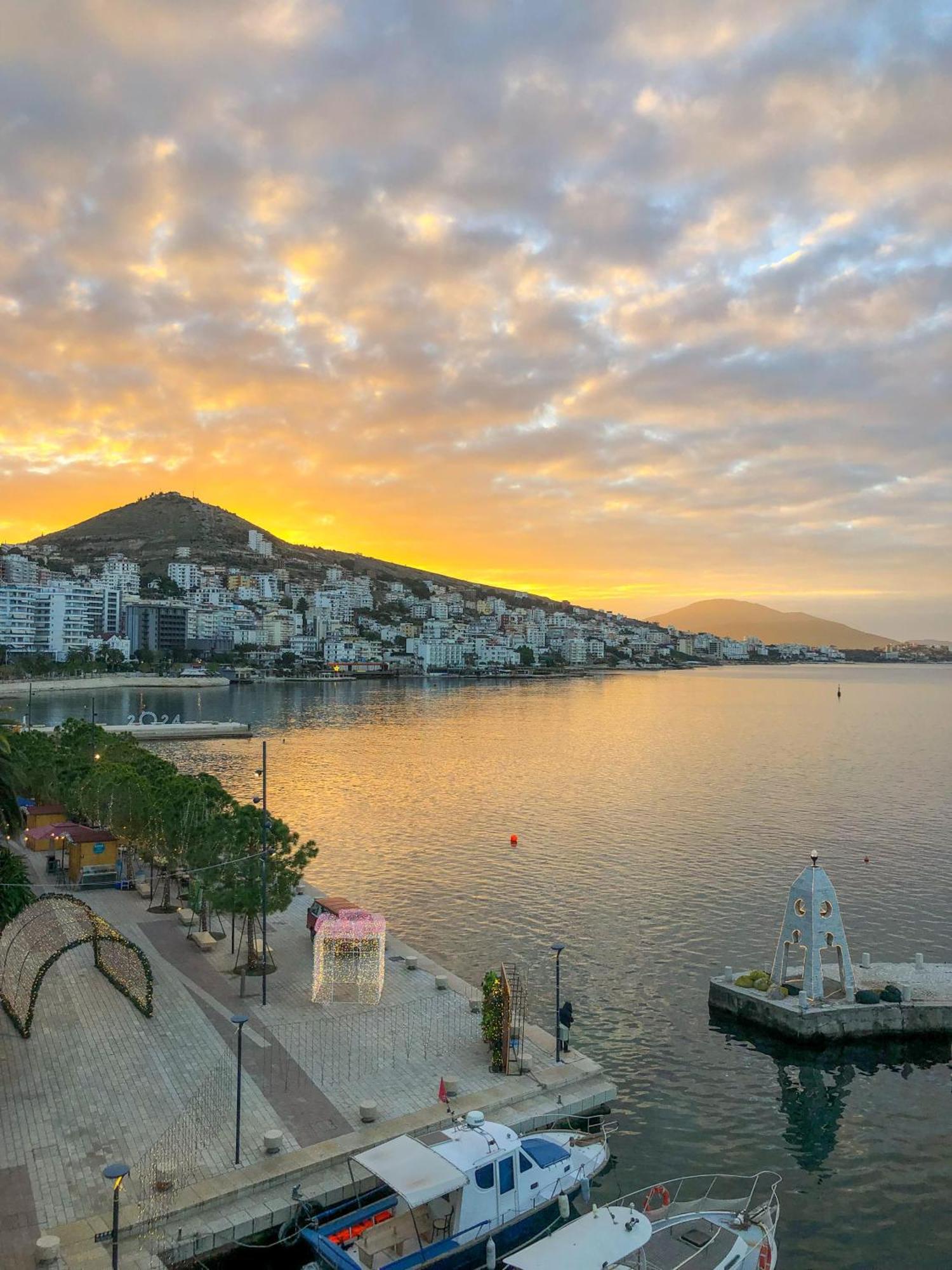 Sun N Blue Hotel Saranda Extérieur photo